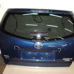 Toyota Corolla Verso III 04-09 aizmugurējās durvis ar stikla bagāžnieka vāku, krāsa 8P4