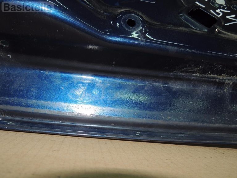 Toyota Corolla Verso III 04-09 aizmugurējās durvis ar stikla bagāžnieka vāku, krāsa 8P4
