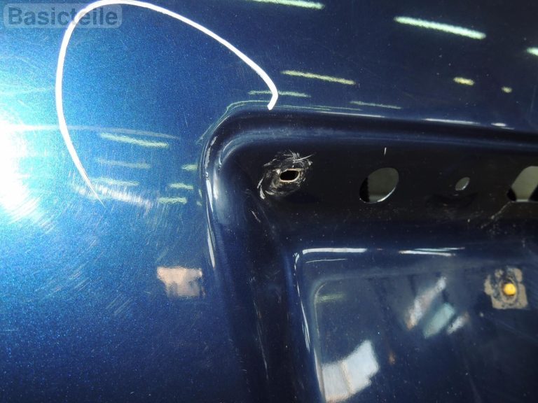 Toyota Corolla Verso III 04-09 aizmugurējās durvis ar stikla bagāžnieka vāku, krāsa 8P4