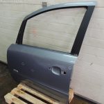 Opel Zafira B durvju priekšējā kreisā krāsa gaiši sudraba 163 / 4AU, GBJ Durvju priekšējā kreisā puse