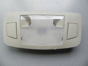 Lexus RX salona apgaismojums lasīšanas gaisma salona apgaismojums 81360-48070 iekšējā apgaismojuma lampa