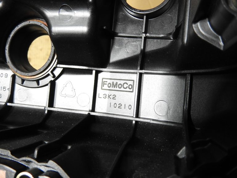 Vārstu vāks Mazda 3 5 6 1.8L 2.0L 2.3L 2006-2009 L3N5-10-210C
