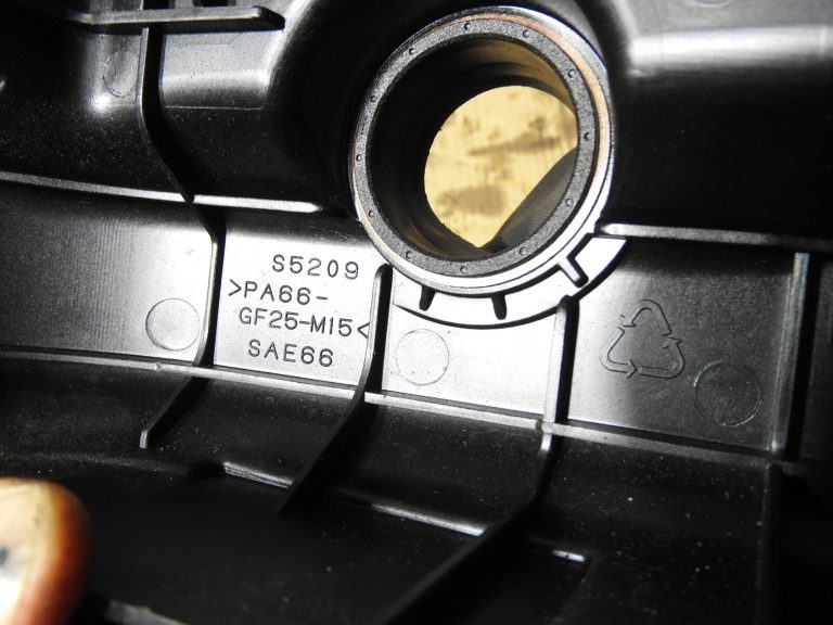 Vārstu vāks Mazda 3 5 6 1.8L 2.0L 2.3L 2006-2009 L3N5-10-210C