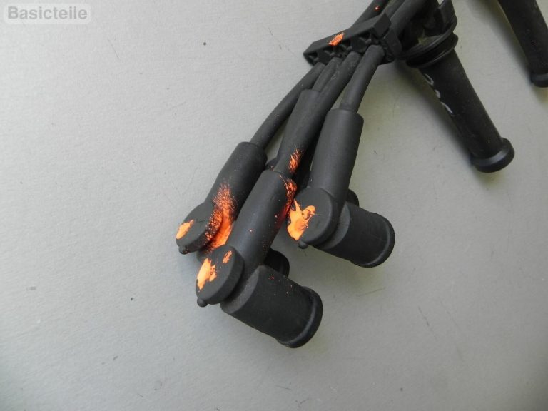 Oriģināls aizdedzes kabeļu komplekts 4 kabeļi Ford Fiesta Focus Mondeo Mazda 6 MPV