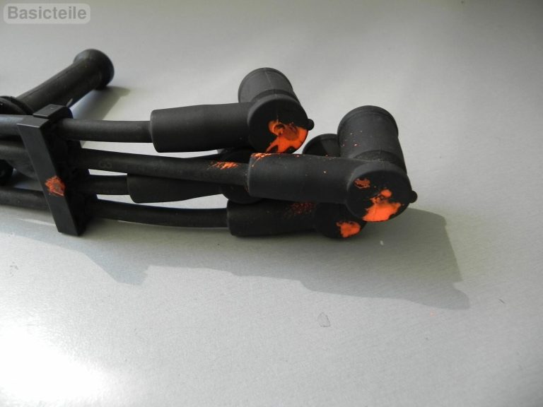 Oriģināls aizdedzes kabeļu komplekts 4 kabeļi Ford Fiesta Focus Mondeo Mazda 6 MPV