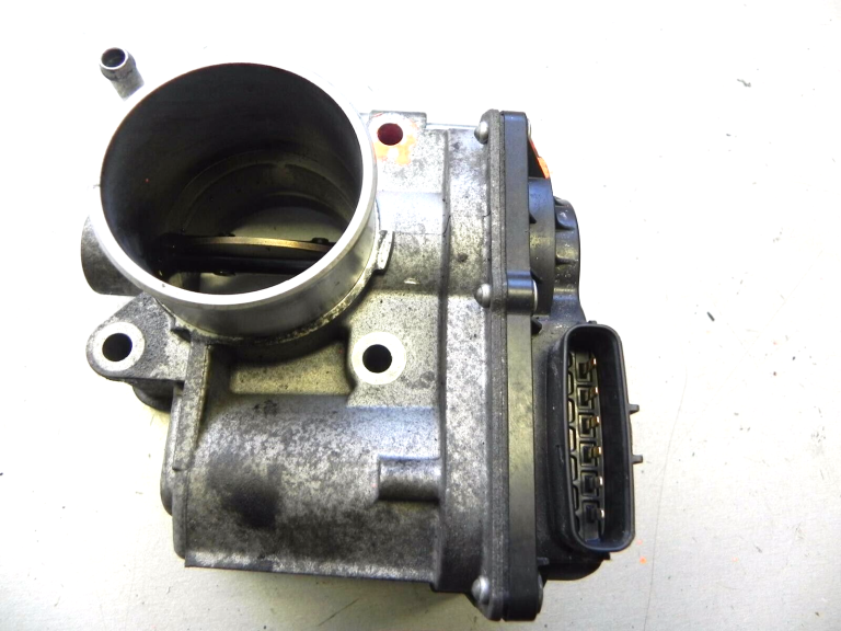 Mazda 2.0 dīzeļdegvielas droseļvārpstas korpuss RF7J136B0B Droseļvārpstas korpuss