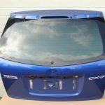 Mazda CX7 I MK1 aizmugurējā durvju apakšējā bagāžnieka vāka krāsa 34J Aurora Blue Mica