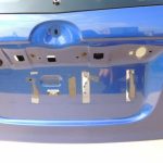 Mazda CX7 I MK1 aizmugurējā durvju apakšējā bagāžnieka vāka krāsa 34J Aurora Blue Mica