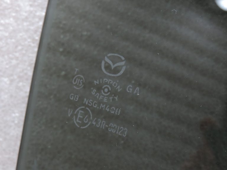 Oriģināls Mazda 6 GJ/GL aizmugurējais sānu logs aizmugurējais labās puses tonēts logs