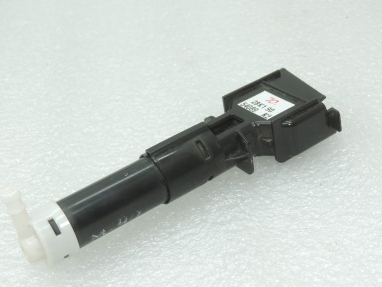 Oriģinālā Mazda 6 GJ priekšējo lukturu mazgātāja sprausla kreisā GHR45182Y, GHR4-51-82Y