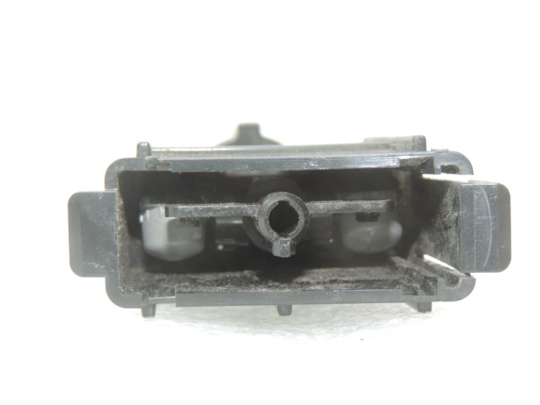 Oriģinālā Mazda 6 GJ priekšējo lukturu mazgātāja sprausla kreisā GHR45182Y, GHR4-51-82Y