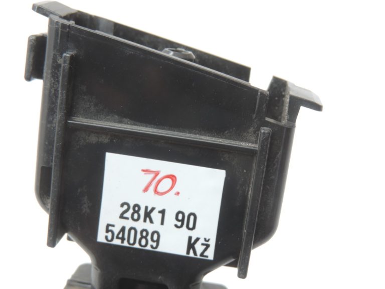 Oriģinālā Mazda 6 GJ priekšējo lukturu mazgātāja sprausla kreisā GHR45182Y, GHR4-51-82Y
