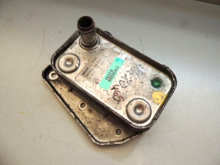 Mercedes Benz OM 611 612 612 646 647 Eļļas dzesētājs A6111880301 A6461880301