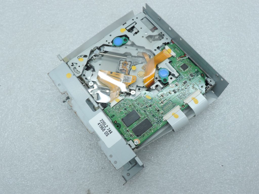 Mercedes W207 W212 W218 Radio control unit A2129007225 Spare parts component