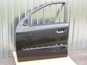 Mercedes ML W164 Durvju priekšējā kreisā priekšējā kreisā krāsa 197U Obsidiāna melna