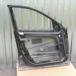 Mercedes ML W164 Durvju priekšējā kreisā priekšējā kreisā krāsa 197U Obsidiāna melna