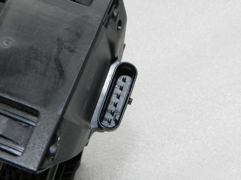 Oriģinālais Mercedes Benz C E 220d W205 W213 akseleratora pedālis A2053000004