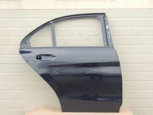 Mercedes W205 Sedans Aizmugurējās labās durvis Aizmugurējās durvis 890U Canvasite Blue krāsa