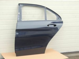 Mercedes W205 Sedans Aizmugurējās kreisās durvis Aizmugurējās kreisās durvis Krāsa 890U Canvasite Blu