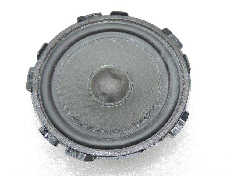 Mercedes W205 W213 instrumentu paneļa skaļrunis (zem stūres statīva) A2058201002