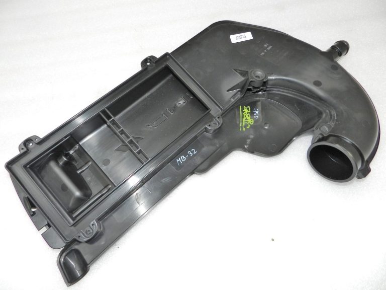 Mercedes W205 C63 AMG 4.0 V8 Amortizatora filtra vāks, labais A1770901401