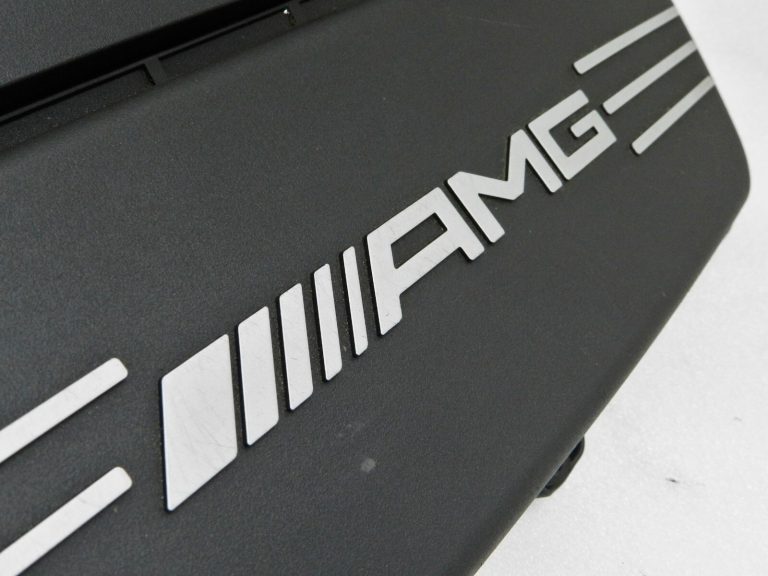 Mercedes W205 C63 AMG 4.0 V8 Amortizatora filtra vāks, labais A1770901401