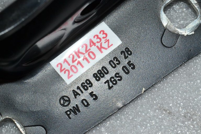 Mercedes-Benz W245 motora pārsega eņģes A1698800328 A1698800428 Cosmos black
