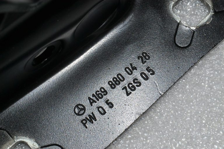 Mercedes-Benz W245 motora pārsega eņģes A1698800328 A1698800428 Cosmos black