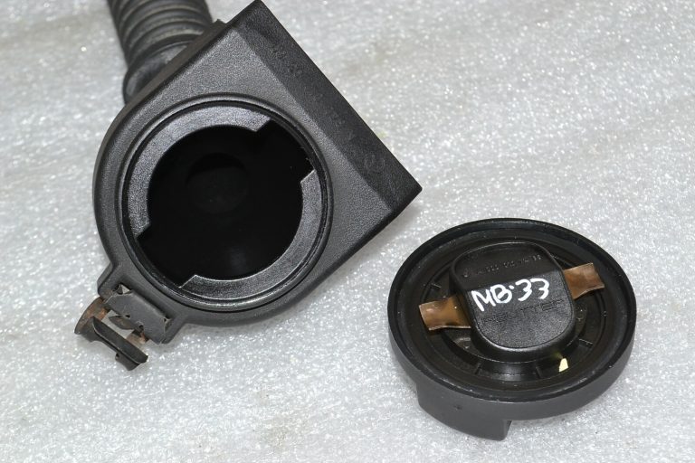 Mercedes-Benz W245 W169 2.0 CDi oriģinālais eļļas uzpildes kakls ar vāciņu A6400100369