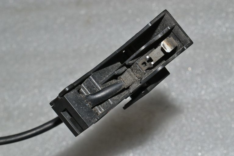 Mercedes-Benz W245 W169 oriģināls dzinēja pārsega ierobežotājs A1698700058