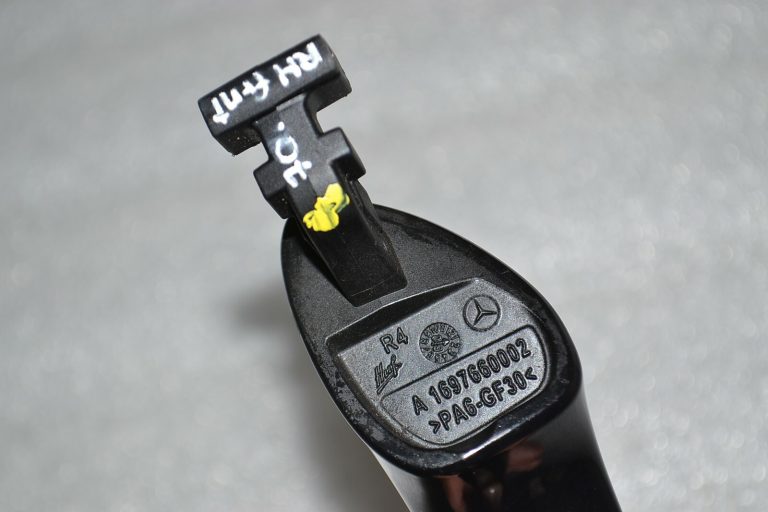 Mercedes-Benz B-klase W245 Ārējais durvju rokturis labajā pusē A1697660002 Cosmos black 191