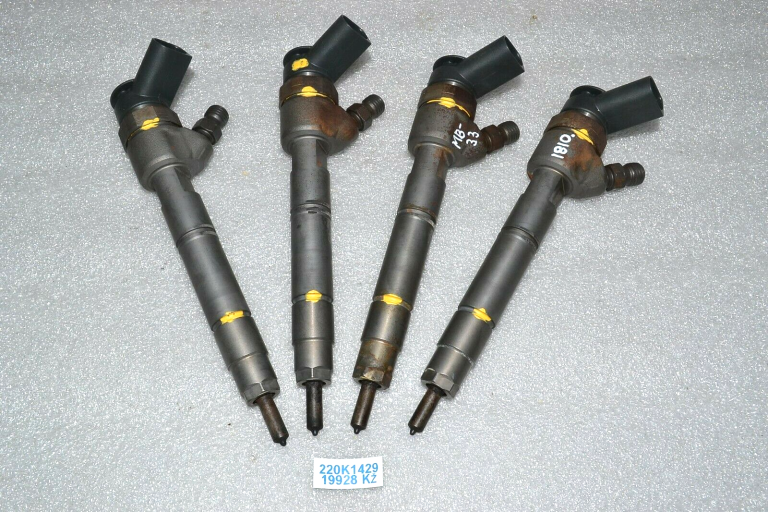 4x Mercedes-Benz W245 W169 2.0 CDi OM640.940 Inžektors Inžektors A6400700787