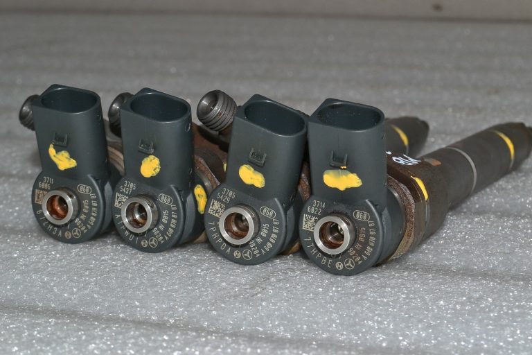 4x Mercedes-Benz W245 W169 2.0 CDi OM640.940 Inžektors Inžektors A6400700787