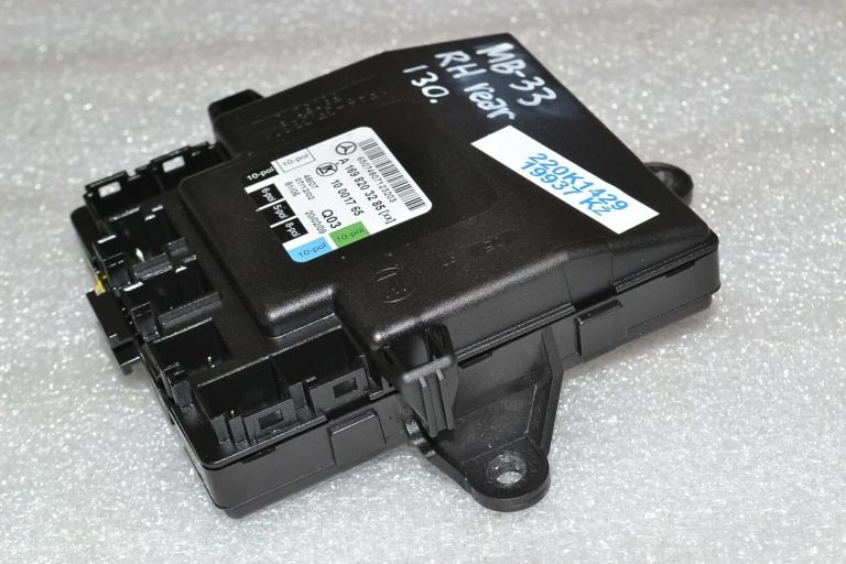 Mercedes-Benz W245 W169 Aizmugurējā labās puses durvju vadības bloks A1698203285