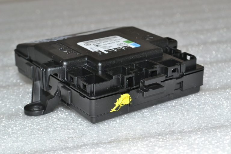 Mercedes-Benz W245 W169 Aizmugurējā labās puses durvju vadības bloks A1698203285