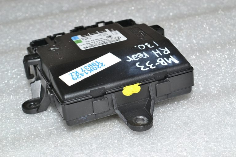 Mercedes-Benz W245 W169 Aizmugurējā labās puses durvju vadības bloks A1698203285