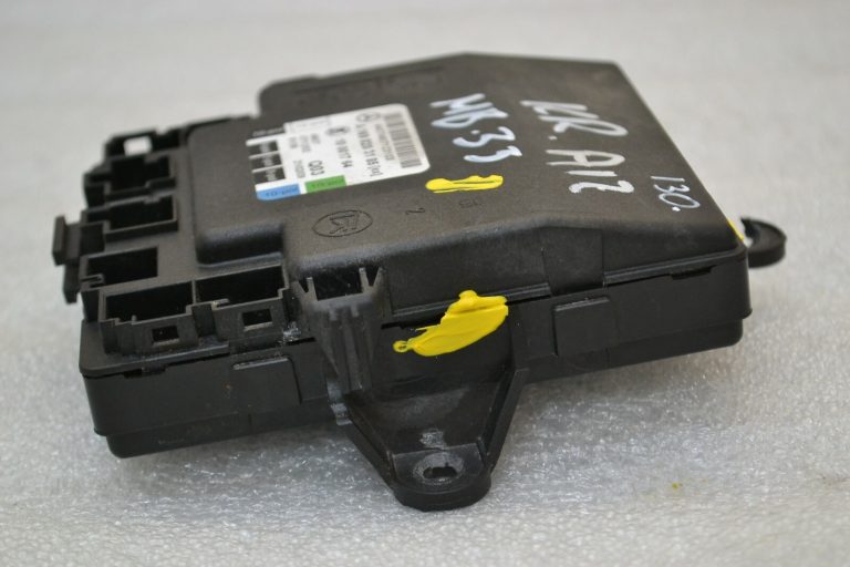 Mercedes-Benz B A klases W245 W169 Aizmugurējo kreiso durvju vadības bloks A1698203185