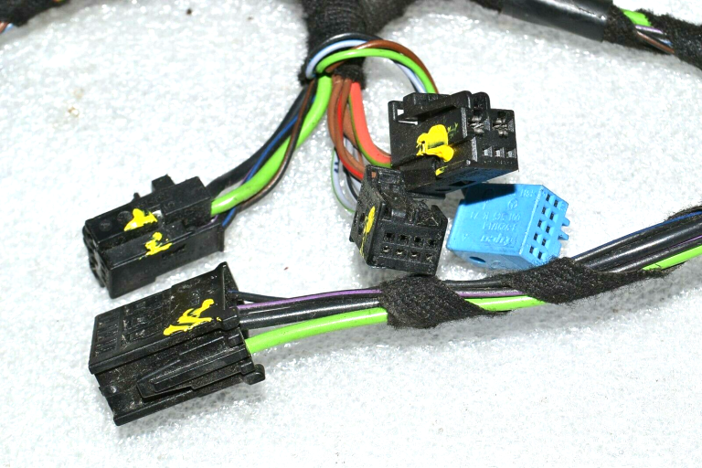 Mercedes-Benz B-klase W245 Aizmugurējo durvju instalācija kreisā labā A1695408205