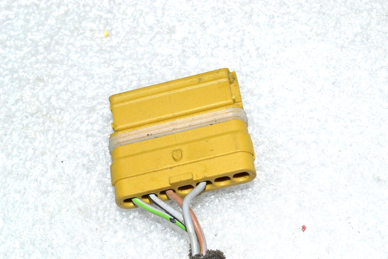 Mercedes-Benz B-klase W245 Aizmugurējo durvju instalācija kreisā labā A1695408205