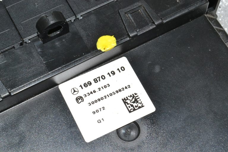 Mercedes-Benz B-klases W245 slēdžu panelis A1698701910 A1698208710 A16987008