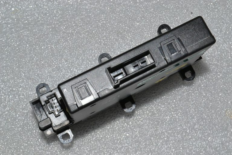 Mercedes-Benz B-klases W245 slēdžu panelis A1698701910 A1698208710 A16987008