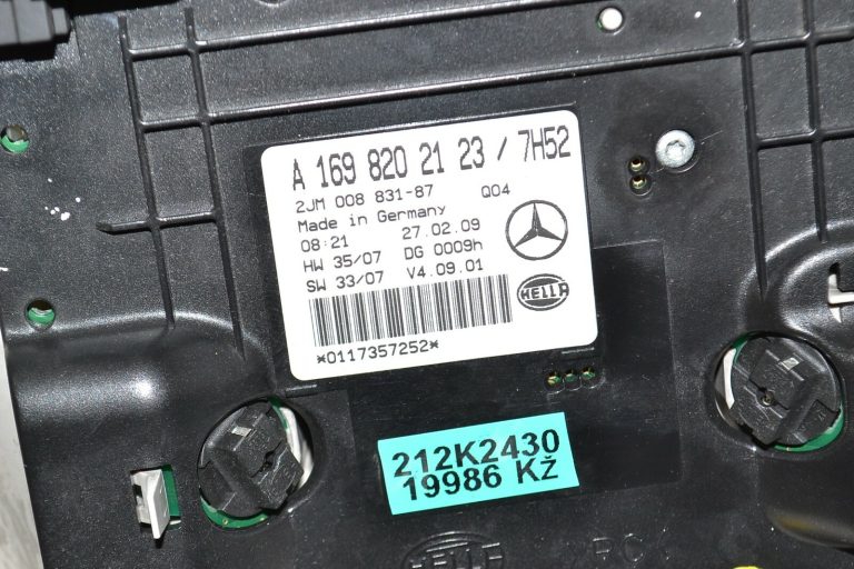 Mercedes-Benz B-Class W245 Iekšējais apgaismojums Iekšējais priekšējais apgaismojums A1698202123