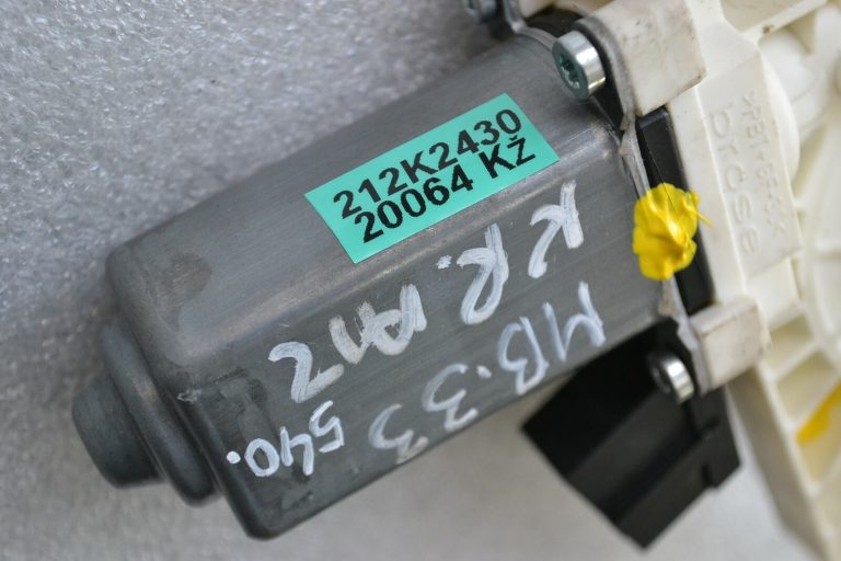 Mercedes-Benz W245 W169 Aizmugurējā kreisā loga regulatora motors A1698204542