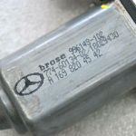 Mercedes-Benz W245 W169 Aizmugurējā kreisā loga regulatora motors A1698204542