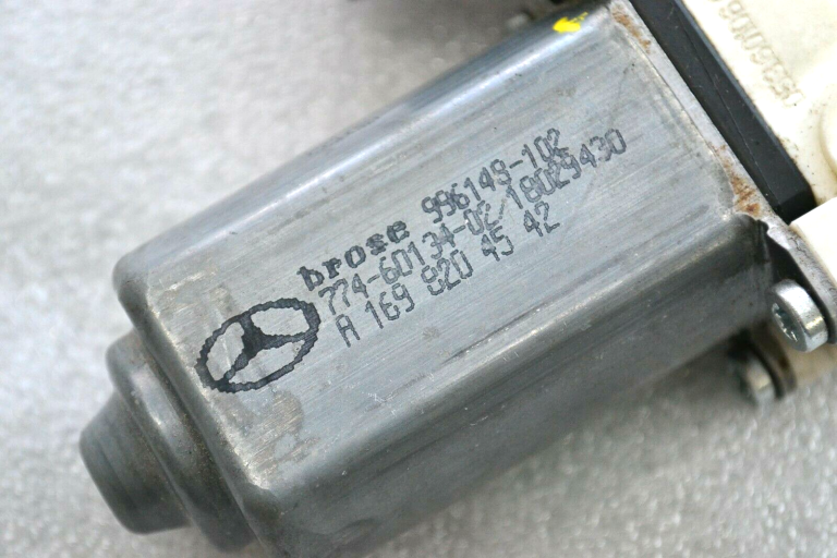 Mercedes-Benz W245 W169 Aizmugurējā kreisā loga regulatora motors A1698204542