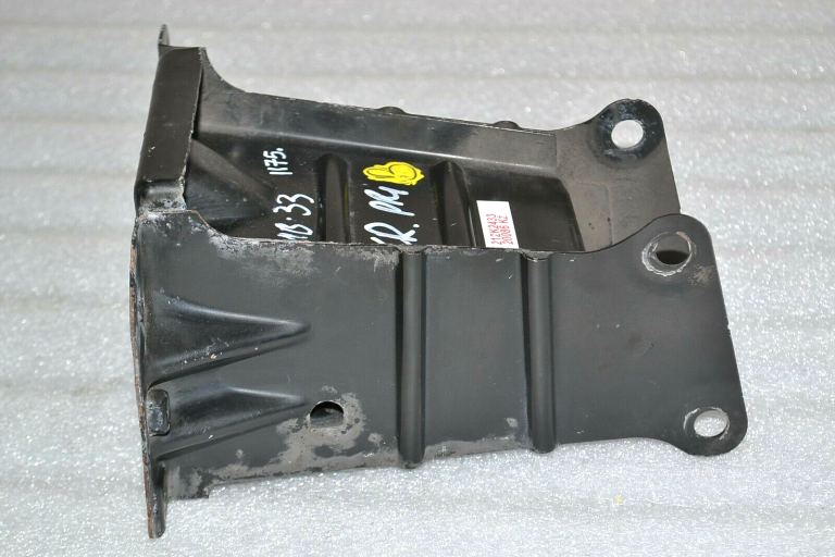 Mercedes-Benz B-Class W245 Bampera balsta kronšteins kreisais A1696202635