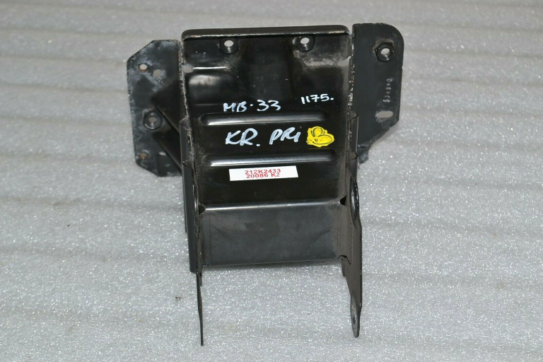 Mercedes-Benz B-Class W245 Bampera balsta kronšteins kreisais A1696202635