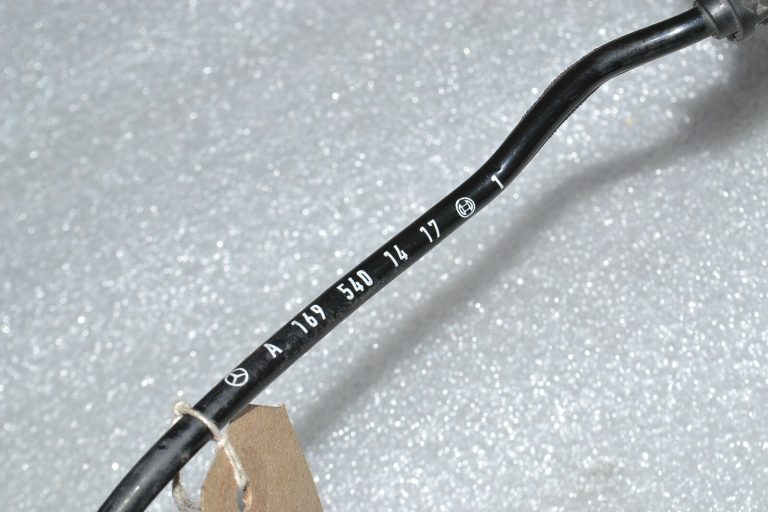 Mercedes-Benz W245 W169 ABS riteņa ātruma sensors priekšējais A1695401417 0265008064