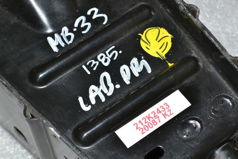 Mercedes-Benz B-Class W245 Bampera balsta kronšteins, labais A1696202635