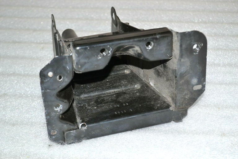 Mercedes-Benz B-Class W245 Bampera balsta kronšteins, labais A1696202635